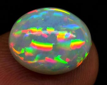 5,30 Ct atemberaubender Mehrfachfeueropal | Ovaler Cabochon | Feuer Neon Grün | 13,4x10,6x8mm | Lose Opal Edelstein für die Schmuckherstellung