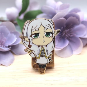 Mwah -3- &lt;3 Old Elf Mage Smooch Magic enamel Pin