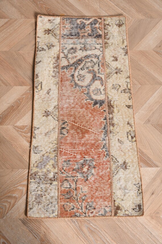 トルコ製ヴィンテージ小型ラグ 1.4x3.2フィート (44 x 97 cm