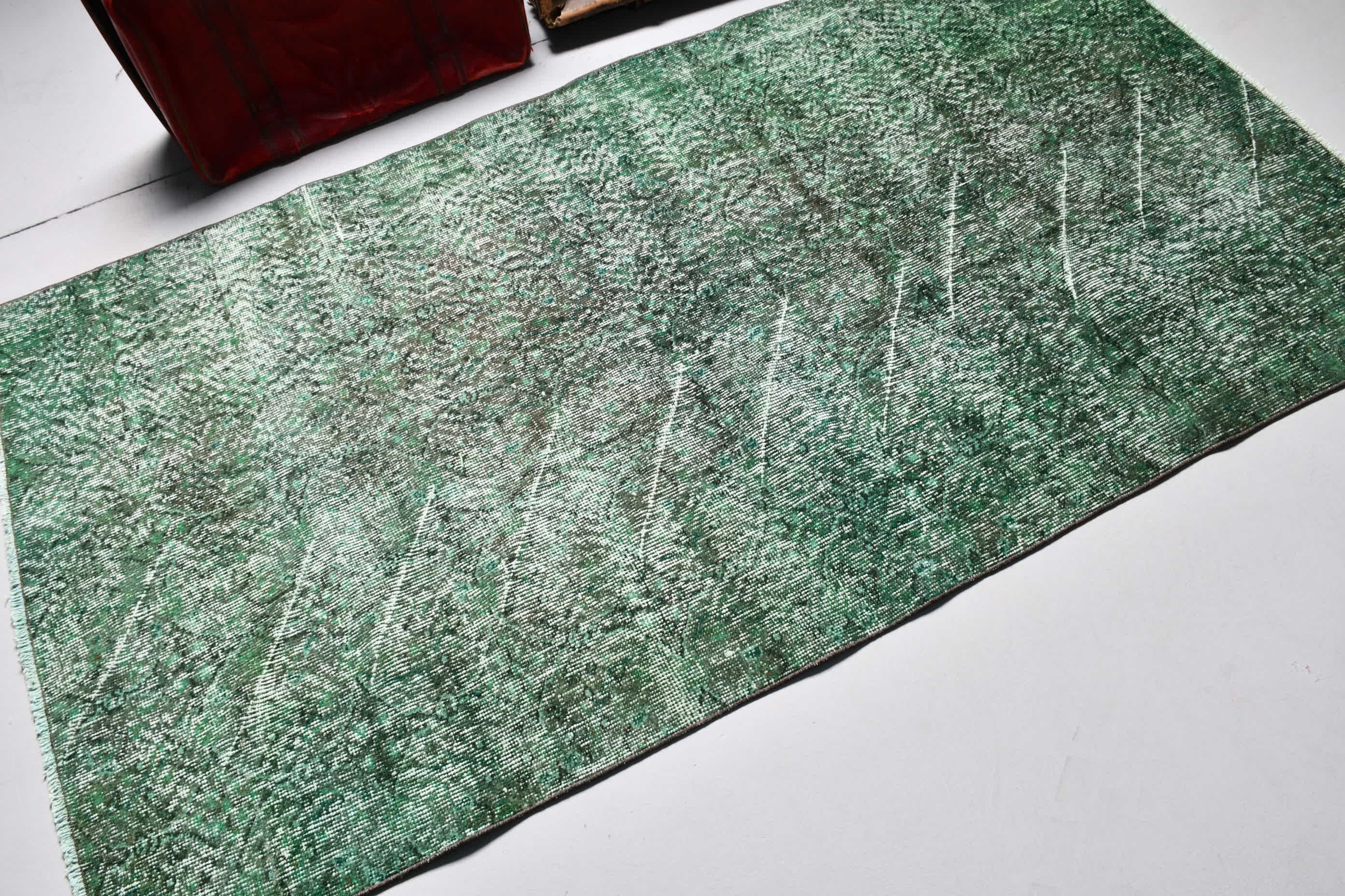 142×244 \"Green tea\" ViNTAGE TURKiSH RUG Vintage Turkish Rug in Light Green with Beige Floral Medallion