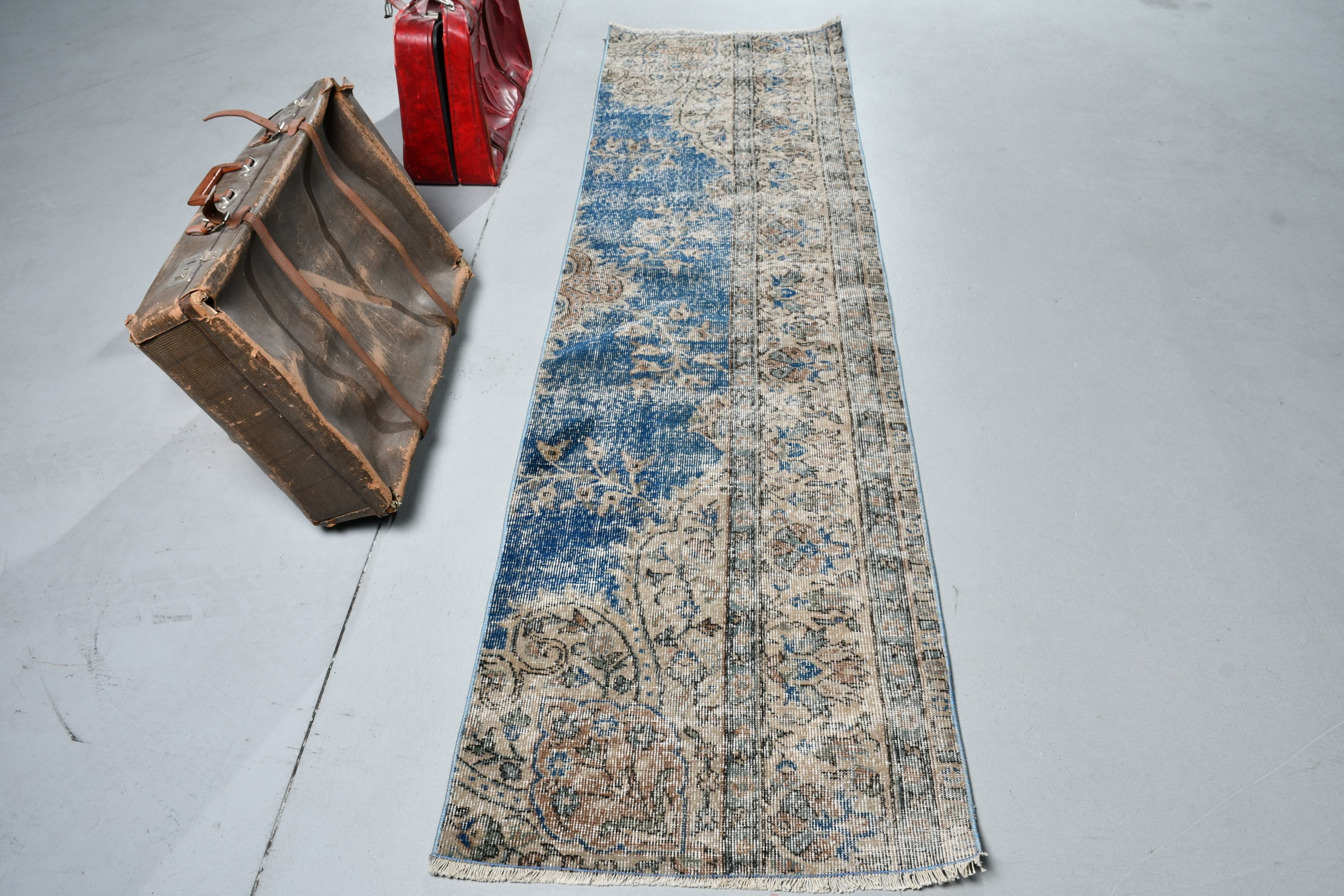 トルコ製ヴィンテージラグ 71 x 251 cm (2.3 x 8.2 フィート)、ブルー
