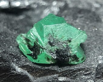 天然グリーンエメラルド原石、8 x 6 MM 希少ルースエメラルド