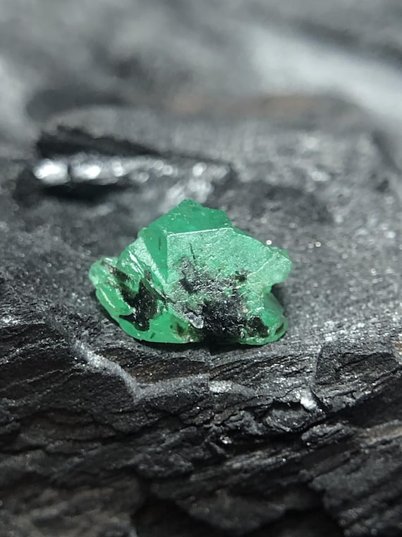 天然グリーンエメラルド原石、8 x 6 MM 希少ルースエメラルド 天然グリーンエメラルド原石、8 x 6 MM 希少ルースエメラルド