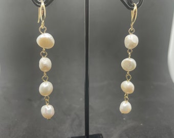 Reduced to clear! Pearl 3 and 4 drop earrings on gold coloured fixings. Was 6.50 now 3.50 GBP