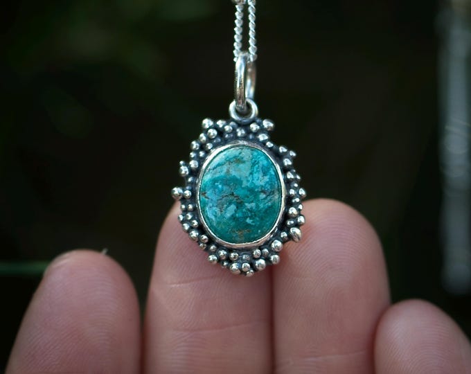 Rocky shores pendant