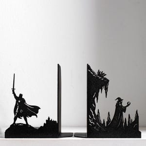 King Arthur & Merlin Bookends – Excalibur Fantasy Bookends – Arthurian Legend Decor – 3D Printed Matte Black PLA – For Fantasy Book Lovers imagen 4