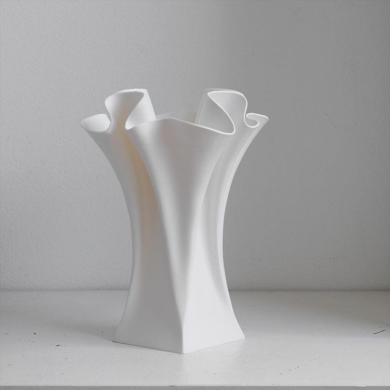 Tulipa Flow Vase, 3D Printed Modern Flower Vase, Minimalist Home Decor, White Sculptural Vase, Organic Wave Vase, Nordic Table Centerpiece imagen 12