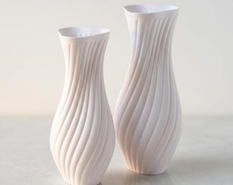 Hips Vase – 3D Printed Modern Sculptural Vase in White PLA – Minimalist Home Decor – Organic Curved Design