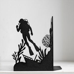 Scuba Diver Bookends - 3D Print Matte Black Underwater Scene, Unique Bookeshelf Ocean Decor, Diver Gift, Scuba Diving Decor, Book Lover Gift imagen 4