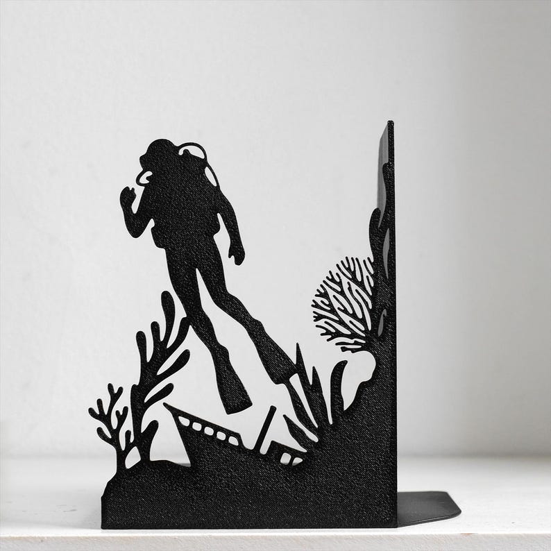 Scuba Diver Bookends - 3D Print Matte Black Underwater Scene, Unique Bookeshelf Ocean Decor, Diver Gift, Scuba Diving Decor, Book Lover Gift imagen 4