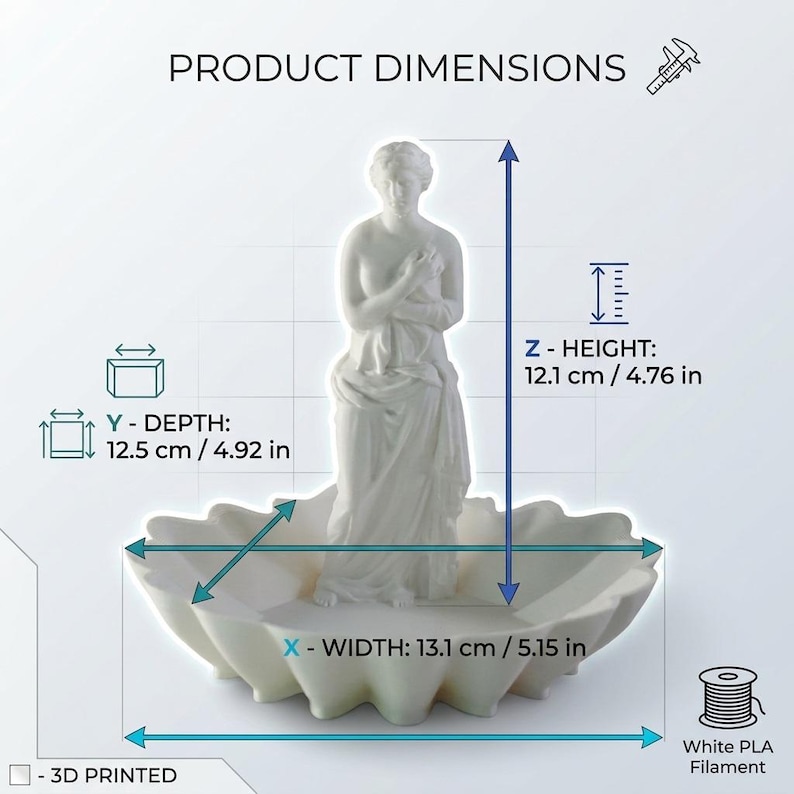 Puede incluir: Una escultura blanca impresa en 3D de una figura de pie en un cuenco festoneado. Las dimensiones indicadas son: altura 12,1 cm, profundidad 12,5 cm y anchura 13,1 cm. El texto 'PRODUCT DIMENSIONS' y 'White PLA Filament' es visible.