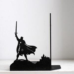 King Arthur & Merlin Bookends – Excalibur Fantasy Bookends – Arthurian Legend Decor – 3D Printed Matte Black PLA – For Fantasy Book Lovers imagen 5