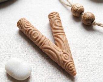 Kuripe Rapé Applicator Pipe – Tribal Textured Kuripe Ritual Tool – “Forest Gaze” Kuripe Design 1 – 3D Printed Beige PLA | Free Shipping