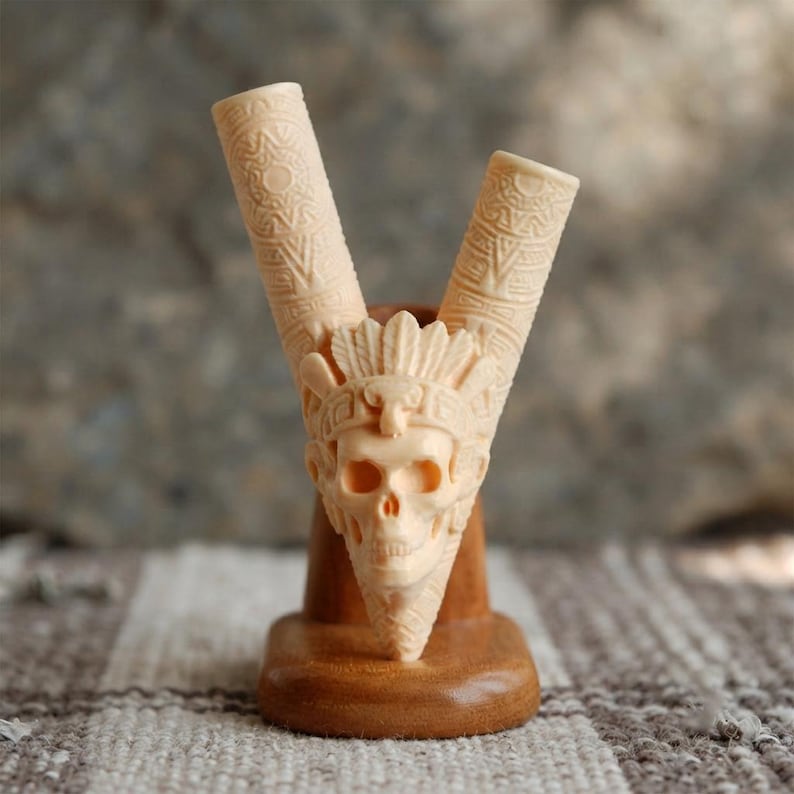Antieke Kuripe-pijp met schedelmotief, handgemaakt snuifgereedschap voor ceremonies, tribale sjamanistische snuifapplicator, heilig tabaksaccessoire, meditatiecadeau afbeelding 1