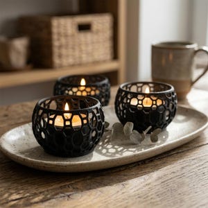 Matte Black Tealight Holder, 3D Printed Honeycomb Candle Holder, Geometric PLA Votive Stand, Painted Black Lattice Centerpiece Decor imagen 1