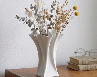 Tulipa Flow Vase, 3D Printed Modern Flower Vase, Minimalist Home Decor, White Sculptural Vase, Organic Wave Vase, Nordic Table Centerpiece
