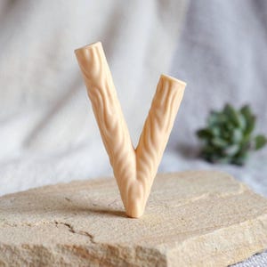 Woodskin Kuripe: 3D Printed Rapé & Hapé Applicator Pipe – Sacred Bark Texture (Light Beige)