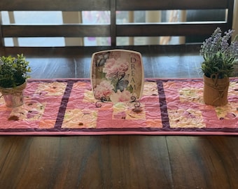 Camino de mesa acolchado de primavera: cuadros pastel reversibles, bordado floral