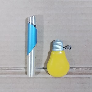 Vintage Lighters lot 2x Champ lipstick + Bombilla Working Lighter Briquet Feuerzeug
