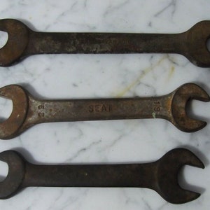 Lot of three vintage antique flat spanners, Seat, Palmera, 20-22, 16-20...