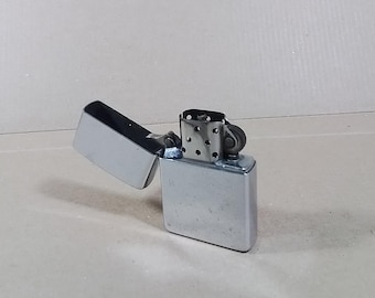 Vintage 1991 Loss Proof Windproof Zippo W Tach-a-loop. Classic