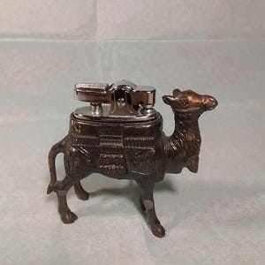 Vintage table oil lighter Camel Working Lighter Camello Briquet Feuerzeug