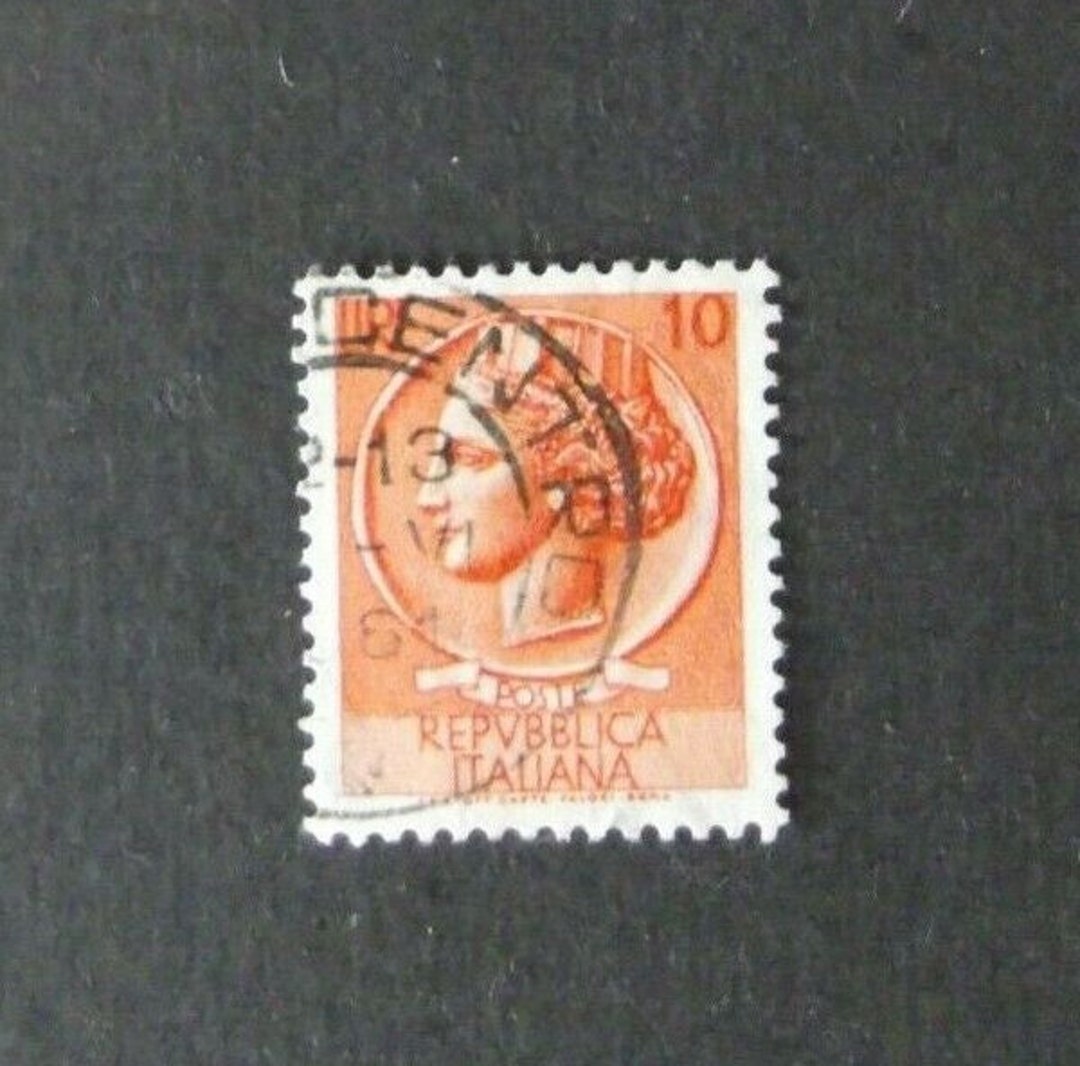 Vintage Stamp Francobollo Stamp Poste Italiana 10 Lire Filigree Stelle