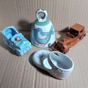 Vintage Lot 4 Figuren, Keramik Glocke, Schuh und Auto Porzellan Holz Massimo Dutti