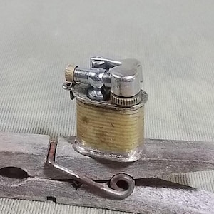 Vintage Small Oil Lighter Micro Briquet Lighter Accendino Feuerzeug