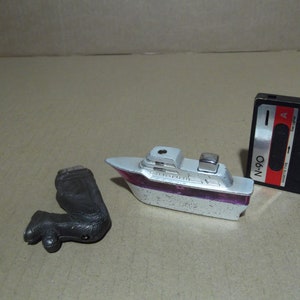Vintage Lighters Lot x 3 Boat, Cassette, Jeans Working Butane Lighter Briquet Accendino Lighter 打火機 Feuerzeug