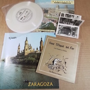 Vintage Souvenirs aus Spanien, Schallplatten, Buch, Postkarten, Granada, Barcelona