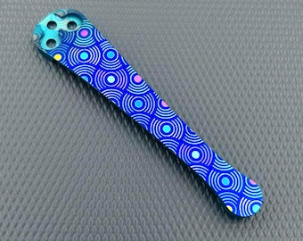 Clip de titanio fresado en 3D para Spyderco Paramilitary 2 con patrón de círculos multicolores