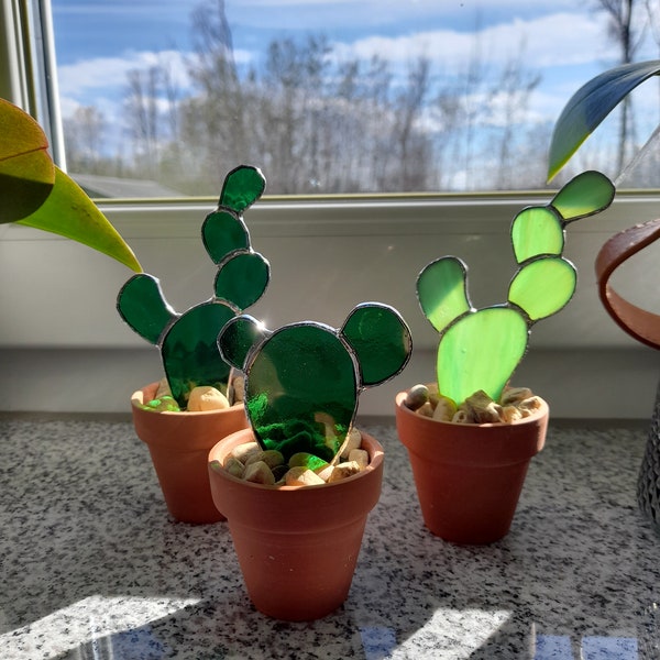 Kaktus aus farbigem Glas im Tontopf, Deko, Tiffany Technik, Geschenk, pflegeleicht, Pflanze