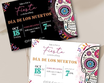Könnte beinhalten: Zwei schwarz-weiße druckbare Einladungen für eine Dia de los Muertos-Party. Die Einladungen zeigen einen Zucker Schädel mit floralen Designs und den Text "Join us for a Fiesta celebrating Dia de los Muertos". Die Einladungen beinhalten auch das Datum, die Uhrzeit und den Ort der Party.
