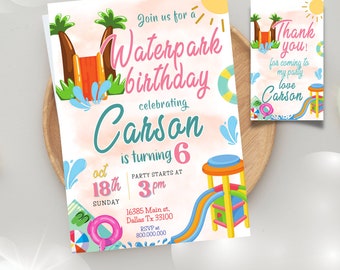 Op de afbeelding: Een kleurrijke uitnodiging voor een waterpark-verjaardagsfeestje voor Carson, die 6 jaar wordt. De uitnodiging toont een cartoon-waterpark met een glijbaan, een zwembad en palmbomen. Het feest is op zondag 18 oktober om 15:00 uur. Het adres is 16385 Main st., Dallas Tx 33100. RSVP op 800.000.000.