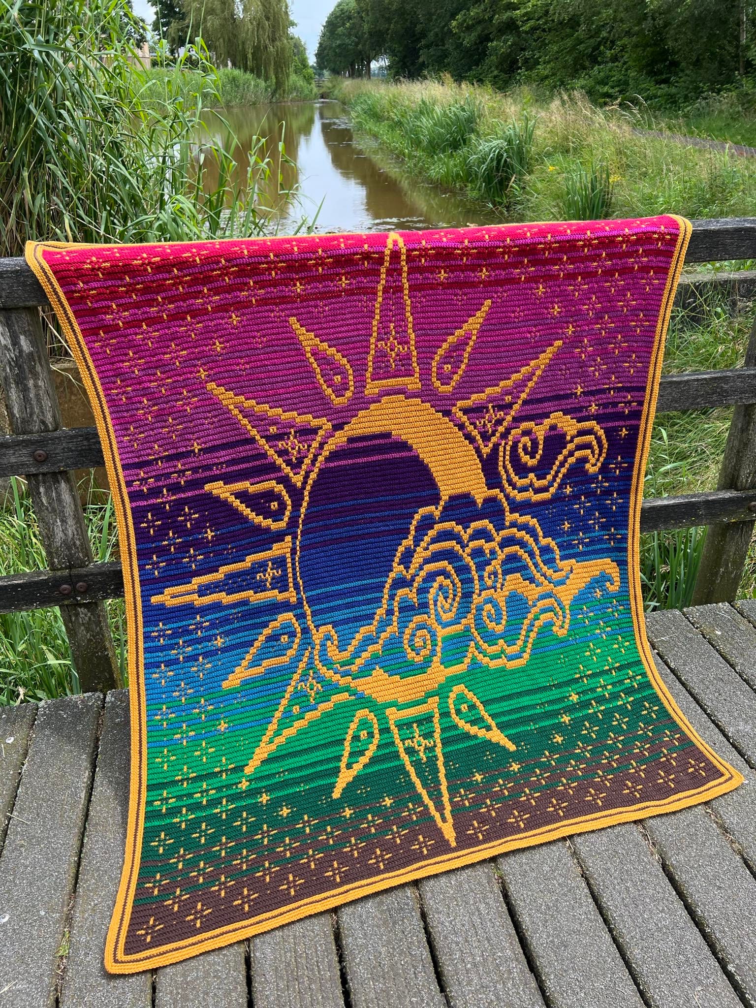 Patron Tapis Crochet Vintage - Motif Bateau Pirate Gallion Télévision Bleu - Patons