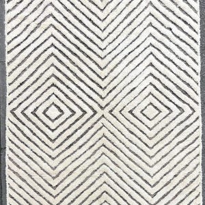 Modern Moroccan beni Mrirt rug, Authentic Moroccan rug, Berber carpet, Genuine Wool rug, Handmade rug, Beni ourain style, custom order rug