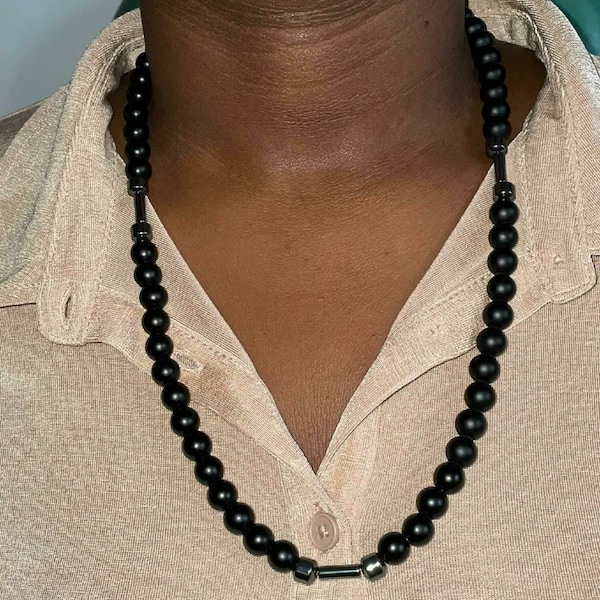 Collier UTOPAL ( perles noir mat de 10mm et hématites Homme )