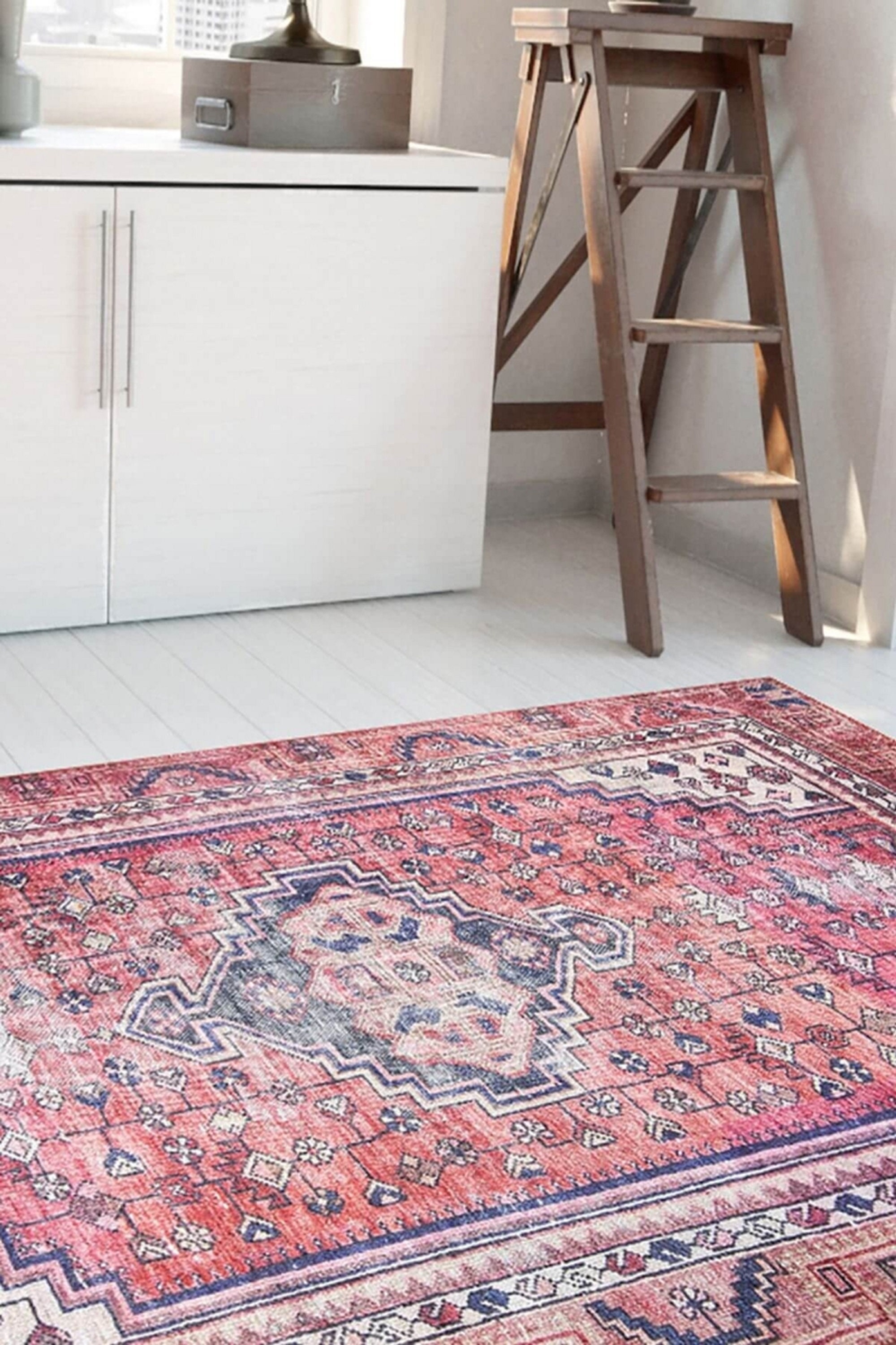 Persian Vintage Rug, Muted Shades of Pink Pale & Dusty Boho Geometric – Fame