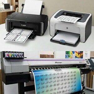 K&ouml;nnte beinhalten: Drei Drucker sind abgebildet: ein schwarzer Canon-Tintenstrahldrucker, ein wei&szlig;er und schwarzer HP-Laserdrucker und ein gro&szlig;er Mimaki-Gro&szlig;formatdrucker. Der Canon- und der HP-Drucker drucken Etiketten. Der Mimaki-Drucker druckt ein gro&szlig;es Banner mit arabischem Text.