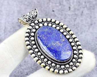 Collana Con Ciondolo Realizzata Ad Uncinetto Con Filato Gioiello Di Colore Argento E Mezzi Cristalli Azzurri