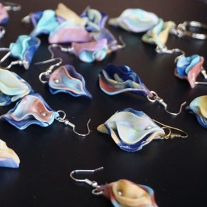 1 surprise vulva earring single surprise vulva single vulva jewelry vulva earrings feminist earrings Yoni Necklace vulvadea clay