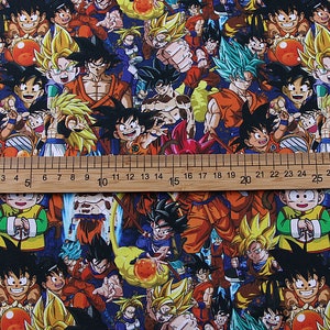 Pu&ograve; includere: Un tessuto colorato con un motivo ripetitivo di personaggi dei cartoni animati in varie pose. I personaggi indossano tutti abiti arancioni, blu e rossi e hanno i capelli neri. Il tessuto &egrave; perfetto per progetti di artigianato, come la creazione di vestiti, borse o decorazioni per la casa.