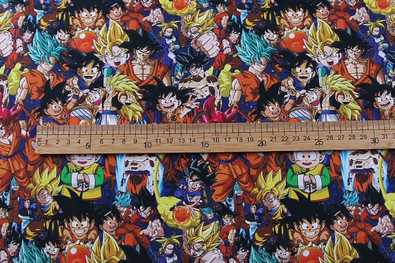 Pu&ograve; includere: Un tessuto colorato con un motivo ripetitivo di personaggi dei cartoni animati in varie pose. I personaggi indossano tutti abiti arancioni, blu e rossi e hanno i capelli neri. Il tessuto &egrave; perfetto per progetti di artigianato, come la creazione di vestiti, borse o decorazioni per la casa.