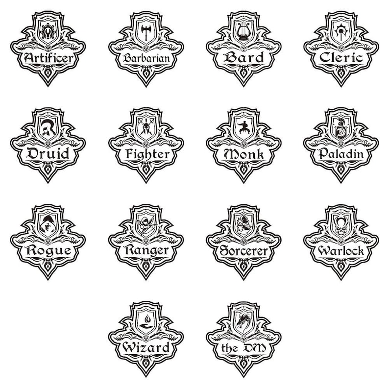 K&ouml;nnte beinhalten: Schwarz-wei&szlig;e Illustrationen von Dungeons and Dragons-Charakterklassen, darunter Artificer, Barbar, Barde, Kleriker, Druide, K&auml;mpfer, M&ouml;nch, Paladin, Schurke, Waldl&auml;ufer, Zauberer, Hexenmeister, Zauberer und der SL. Jede Klasse wird mit einem einzigartigen Symbol und einem dekorativen Rahmen dargestellt.