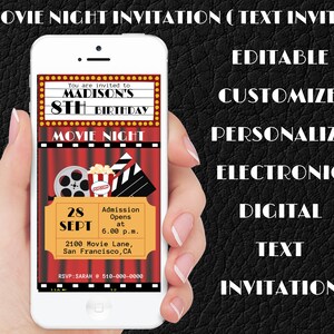 Puede incluir: Una invitación digital para una fiesta de cumpleaños de cine. La invitación se muestra en la pantalla de un teléfono inteligente y presenta un boleto de cine rojo y dorado con el texto "28 SEPT Admission Opens at 6.00 p.m. 2100 Movie Lane, San Francisco, CA". La invitación también incluye un letrero rojo y dorado con el texto "MADISON'S 8TH BIRTHDAY MOVIE NIGHT".