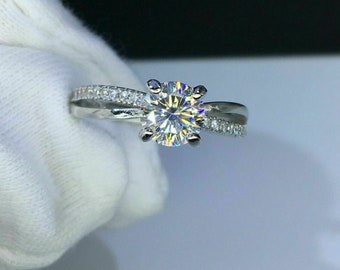 1.50Ct Round-Cut VVS1 Diamond Solitaire Engagement Ring 14k White Gold Finish 