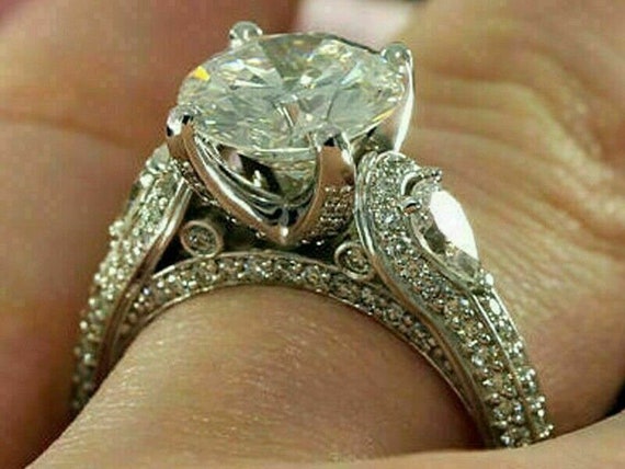 2Ct Round Cut VVS1/D Diamond Floral Womens Engagement Ring 18K White Gold Finish 