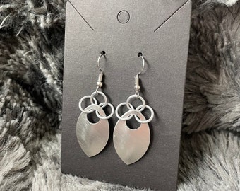 Nico - simple scale mail dangle earrings