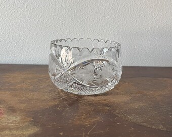 Vintage Etched Crystal 4.5” Bowl Sawtooth Edge Crosshatch Design Bottom Great Weight Candy Bowl Trinket Bowl Decor